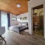 House Beachfront Delight Vakantiehuis Neviđane