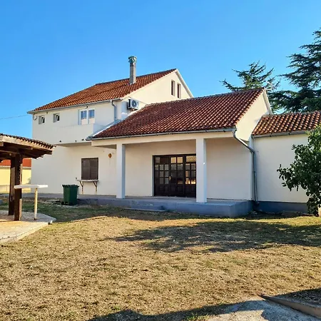 House Beachfront Delight Hébergement de vacances Neviđane
