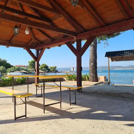 House Beachfront Delight بيت للعطل