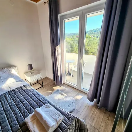 House Beachfront Delight بيت للعطل *