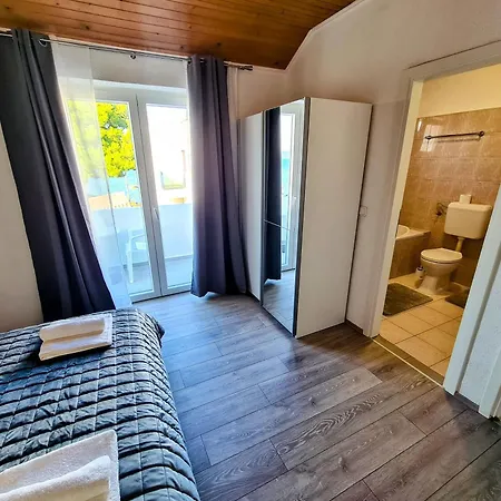 House Beachfront Delight * Neviđane