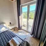 House Beachfront Delight Vikendica *