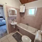 House Beachfront Delight Vikendica