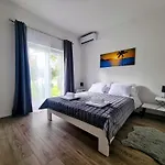 House Beachfront Delight