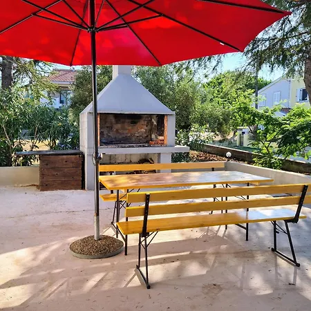 House Beachfront Delight Neviđane