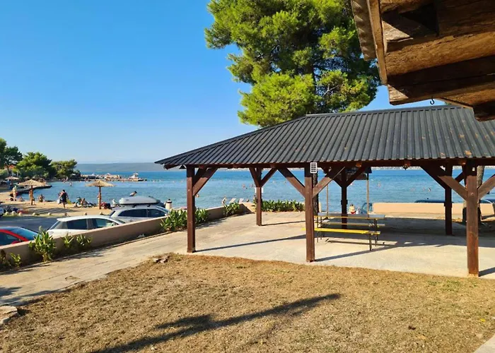 House Beachfront Delight 度假居 Neviđane
