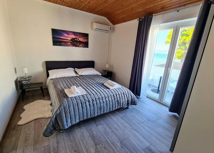 House Beachfront Delight Neviđane