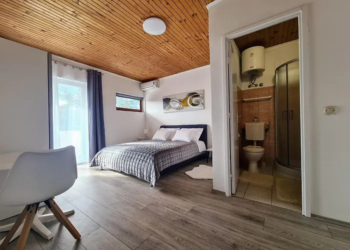 House Beachfront Delight 펜션 Neviđane