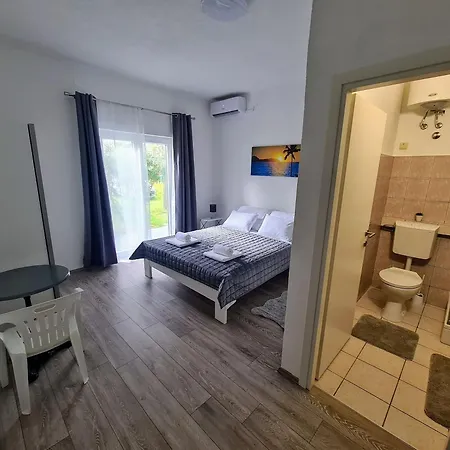 House Beachfront Delight Neviđane