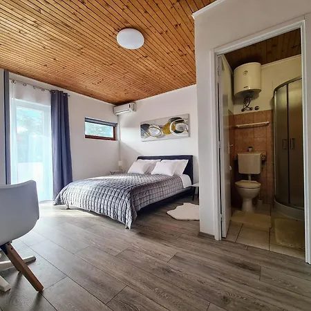 House Beachfront Delight Feriehus Neviđane