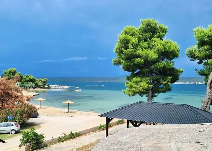House Beachfront Delight Neviđane